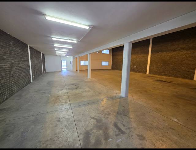 550M² WAREHOUSE TO LET IN STORMILL